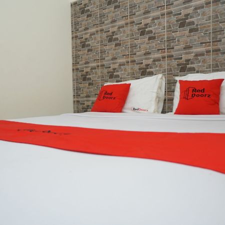 בנדונג Reddoorz Plus @ Ciumbuleuit Area מראה חיצוני תמונה