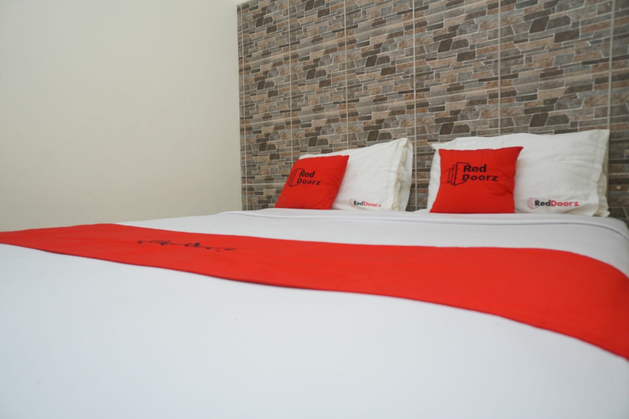 בנדונג Reddoorz Plus @ Ciumbuleuit Area מראה חיצוני תמונה