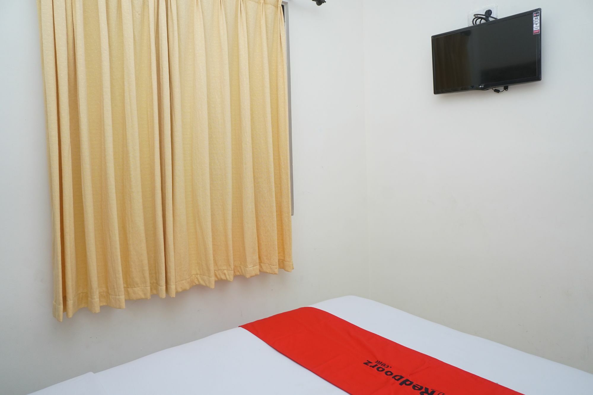 בנדונג Reddoorz Plus @ Ciumbuleuit Area מראה חיצוני תמונה