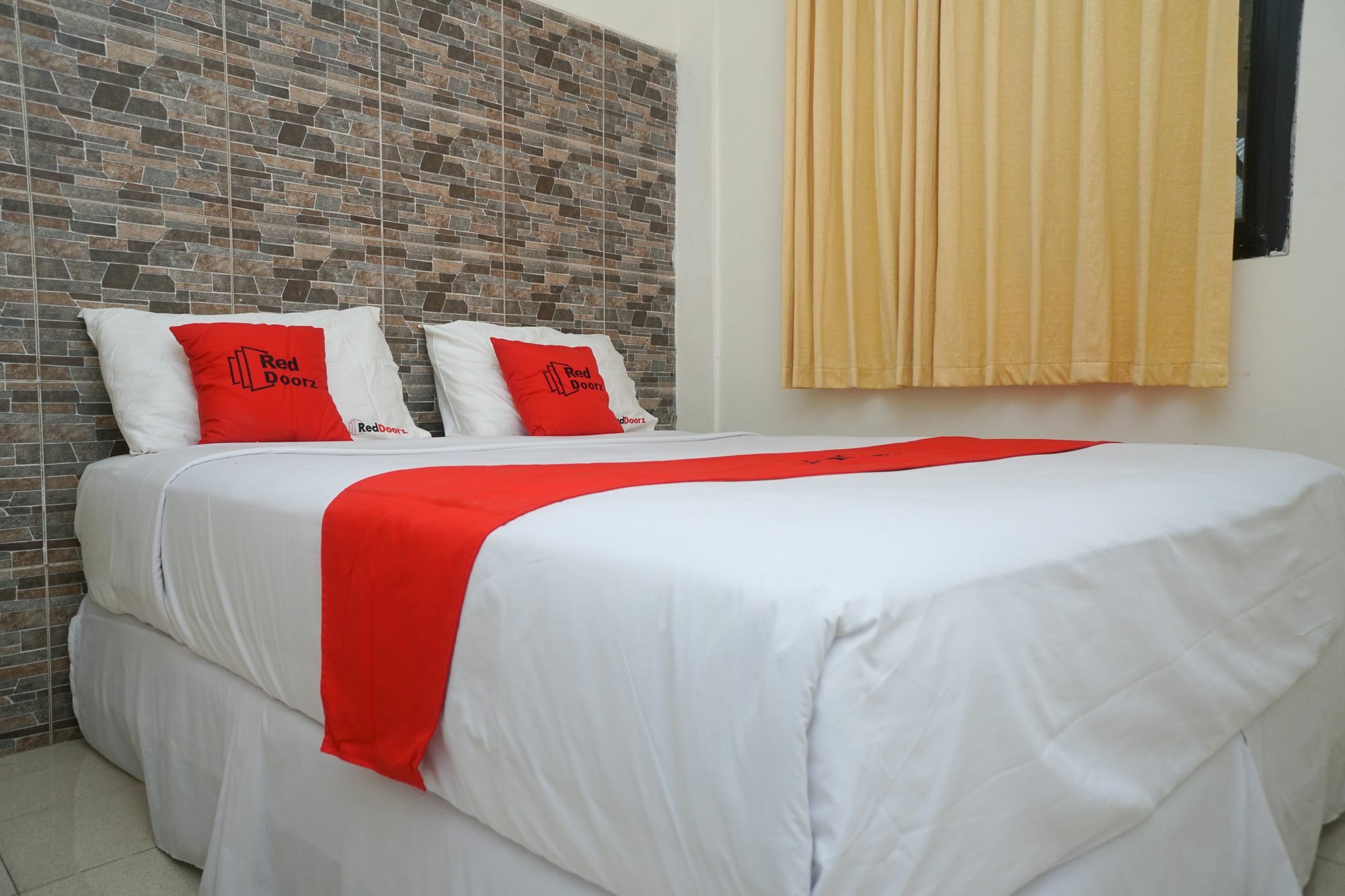 בנדונג Reddoorz Plus @ Ciumbuleuit Area מראה חיצוני תמונה